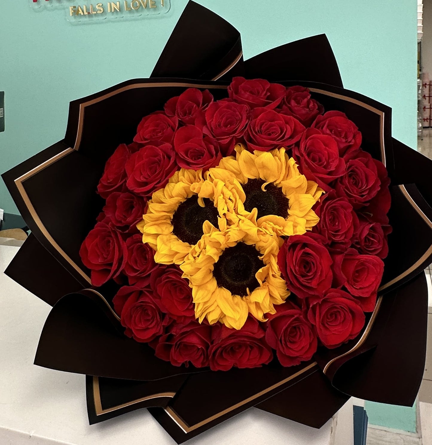 Roses Flowers with Sunflowers Bouquet