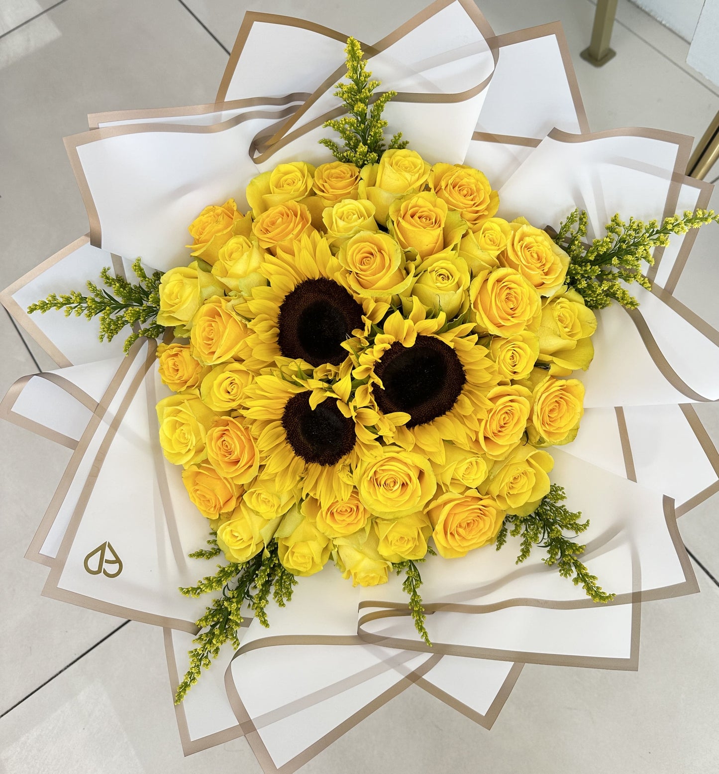 Roses Flowers with Sunflowers Bouquet